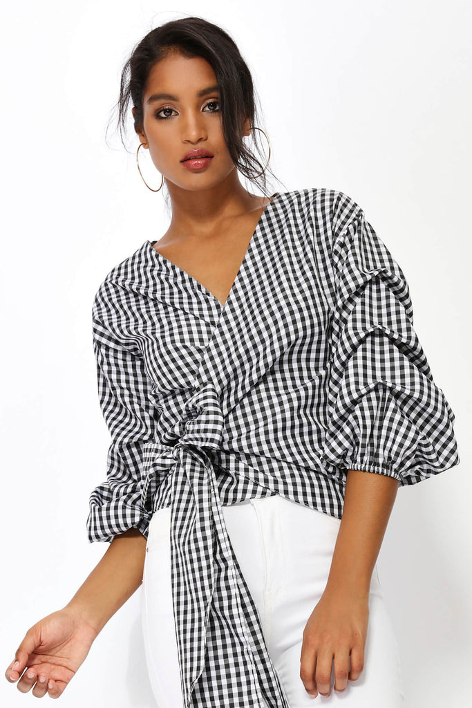 S17W-1000004511-BCK-S-gingham-ruffled-sleeve-top-black-jl2108