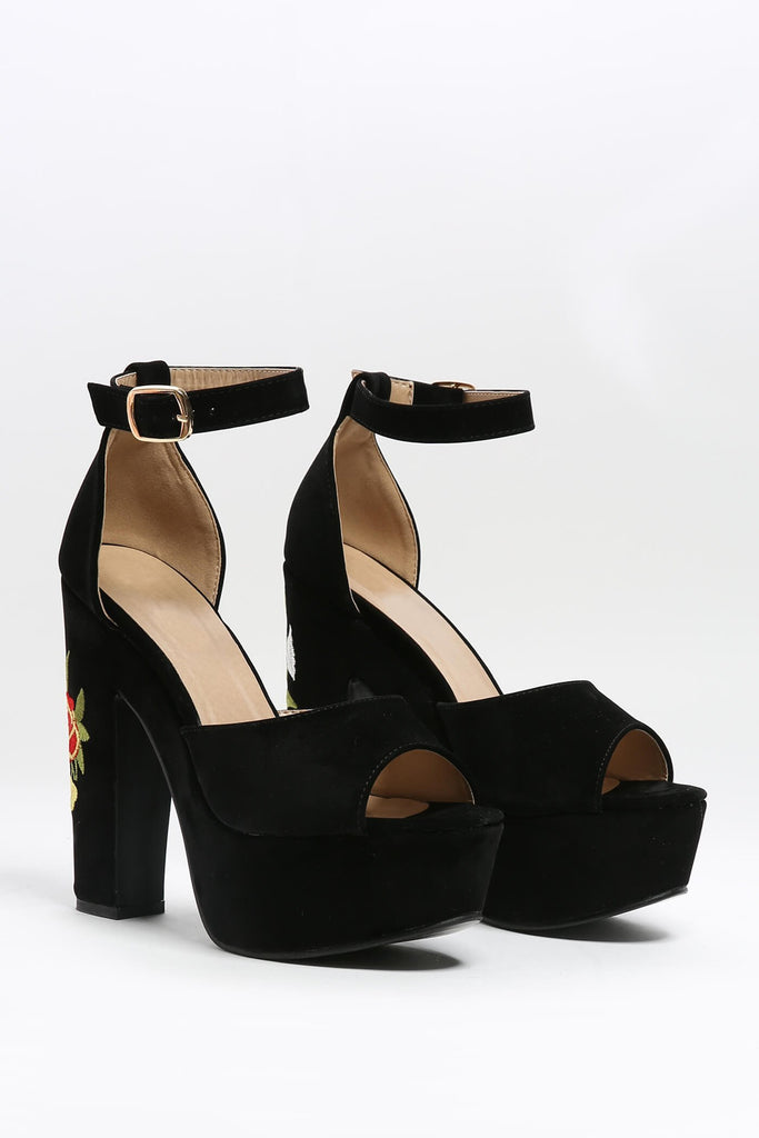 S17W-3000005602-BCK-3-flower-emb-heel-platform-sandal-black-jl2623