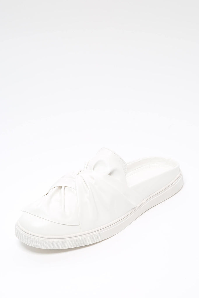 S17W-3000006374-WTE-8-flat-knotted-detail-sliders-white-jl2936