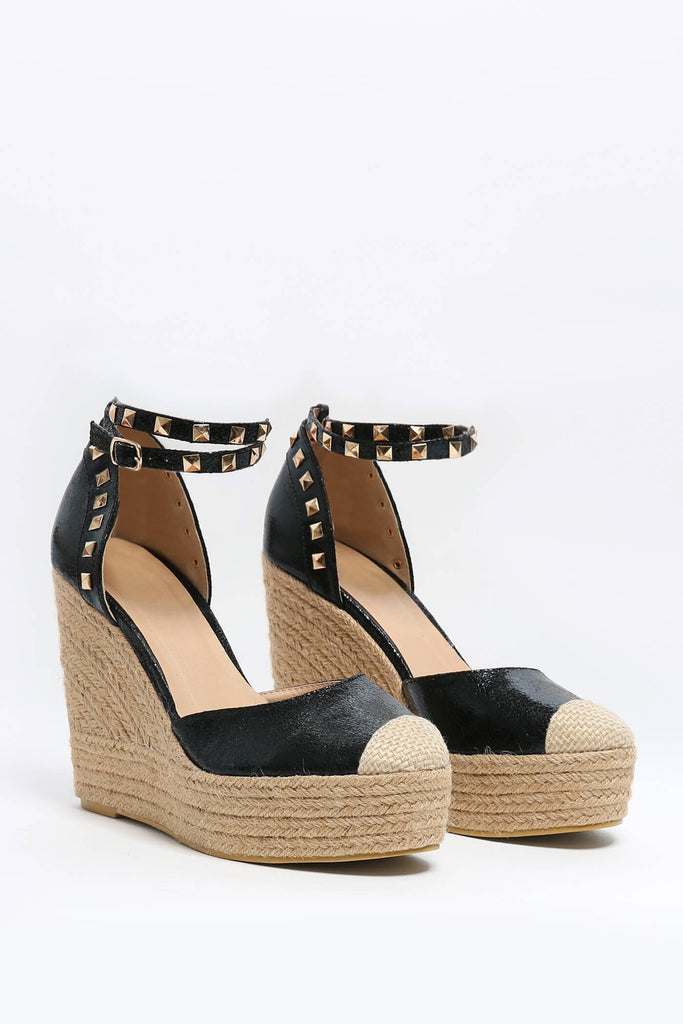 S17W-3000007033-BCK-3-studded-heel-wedge-black-jl3229